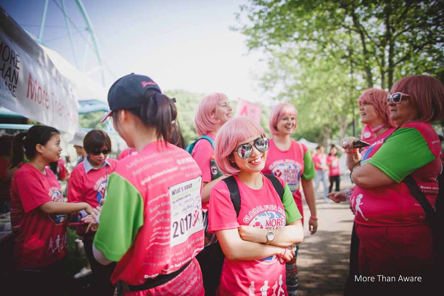 woman in pink wig