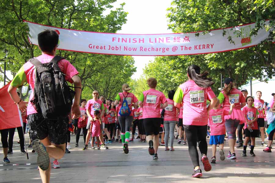 runners finishing a race